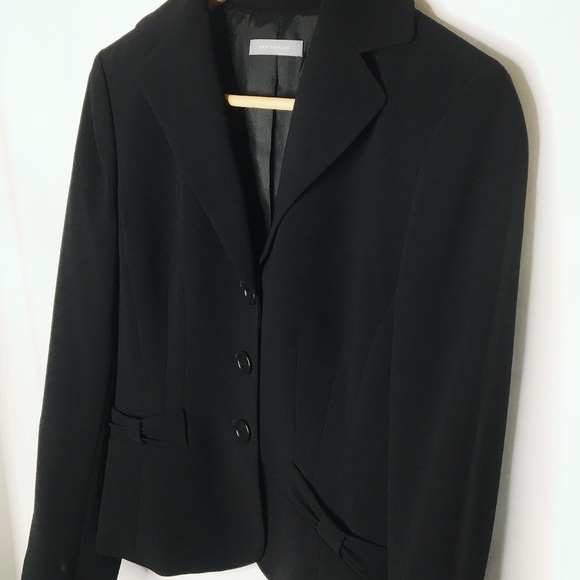 Ann Taylor • Black Blazer • Size 4 - Picture 3 of 5